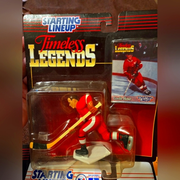 Gordie Howe Detroit Red Wings Hockey Figurine Unopened - Picture 1 of 2